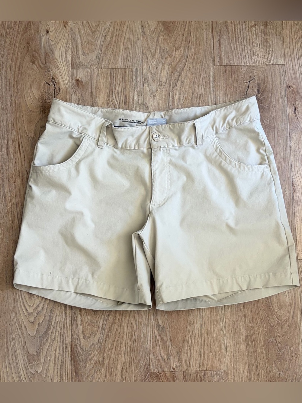 Columbia Women's Khaki Hiking Adventure Shorts Sz 14